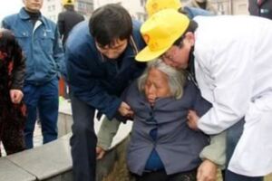 62歲大媽，晨練時心梗離世，醫生嘆惜：這樣晨練，簡直就是嫌命長