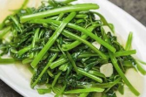 青菜如何炒「不變黃不變黑」，吃著還嫩？教大家炒青菜的8大技巧，實用哦！！