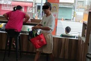 店家已公告飲水機僅提供現場口渴人員飲用卻還是有不明人士自備容器裝取。店家表示：給方便卻被當隨便