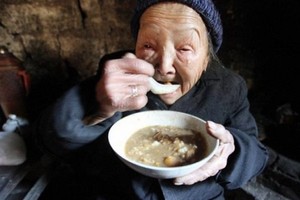 這位90歲老奶奶生了17個小孩全夭折，直到有天她的故事在網路上傳開…生命才起了變化