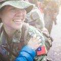 單親女官行軍10天返營見到兒淚崩