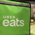 士林街頭擦撞汽車 Uber Eats外送員命危送醫