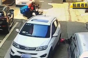 2歲娃被車輾壓2次竟「沒事」！她抬頭望向車主驚呆了