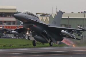 新機交接後立院憂F-16飛行員不足 空軍：逐年調增人力獎勵留營