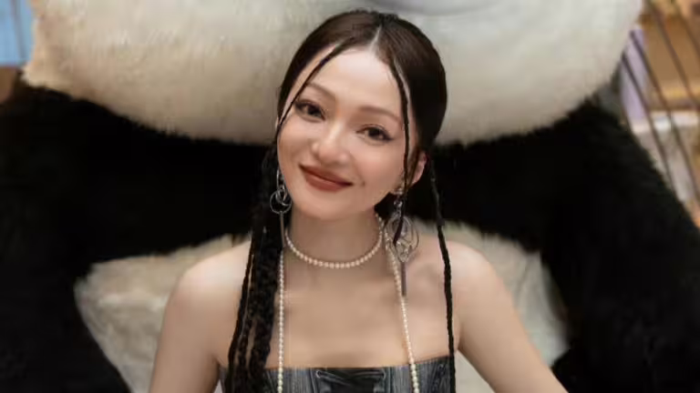 張韶涵公開自己「皺紋爬滿臉」的衰老容貌。(圖/翻攝自微博) 張韶涵公開自己「皺紋爬滿臉」的衰老容貌。(圖/翻攝自微博)