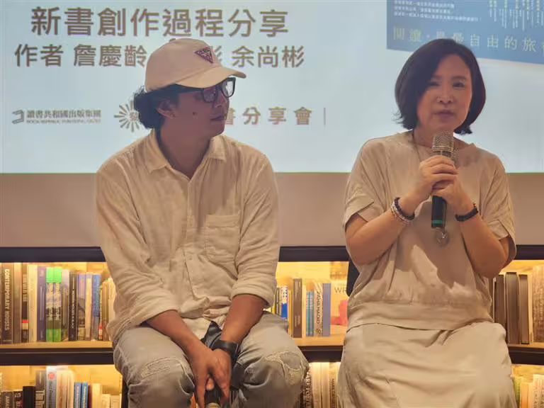 前新聞台當家女主播詹慶齡霸氣重回「主播台」,介紹臺灣12家獨立書店。(圖/記者鍾志鵬攝影) 前新聞台當家女主播詹慶齡霸氣重回「主播台」,介紹臺灣12家獨立書店。(圖/記者鍾志鵬攝影)