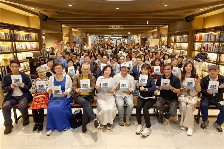 前新聞台當家女主播詹慶齡霸氣重回「主播台」,介紹臺灣12家獨立書店。(圖/讀書共和國提供) 前新聞台當家女主播詹慶齡霸氣重回「主播台」,介紹臺灣12家獨立書店。(圖/讀書共和國提供)