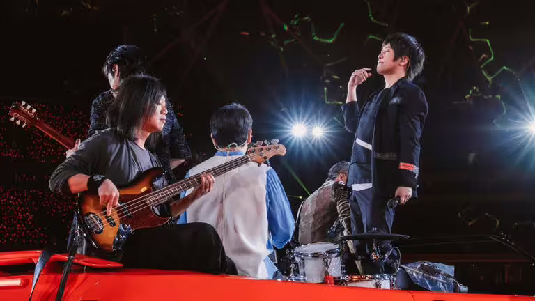 五月天為歌迷獻唱〈happy.BIRTH.day〉。(圖/相信音樂提供) 五月天為歌迷獻唱〈happy.BIRTH.day〉。(圖/相信音樂提供)