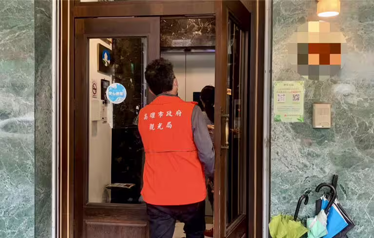高雄市觀光局今（2）日公布，6月稽查87家次旅宿業者，查獲「南喃至嶼」房價稽查(不符合規定)。（高市觀光局提供）
