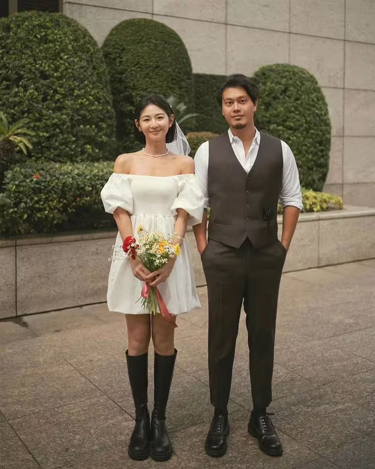「華航林依晨」趙筱葳(左)去年宣布再婚(圖/翻攝自IG) 「華航林依晨」趙筱葳(左)去年宣布再婚(圖/翻攝自IG)