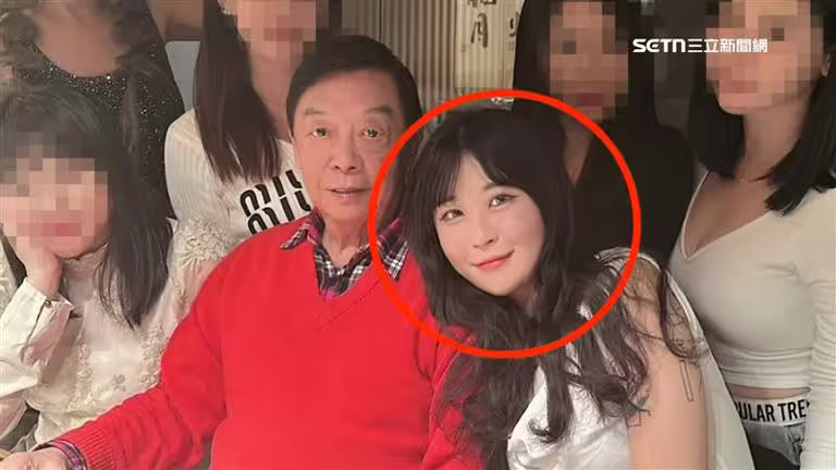 仙塔律師遭爆時常出入高級飯局,還被公開與富商的貼臉合照 仙塔律師遭爆時常出入高級飯局,還被公開與富商的貼臉合照