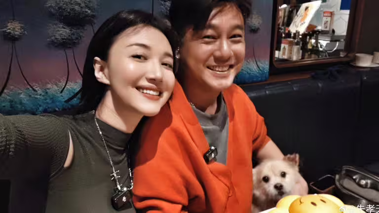 朱孝天和老婆韓雯雯感情相當好。(圖/翻攝自朱孝天微博) 朱孝天和老婆韓雯雯感情相當好。(圖/翻攝自朱孝天微博)