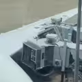 客機多次撞擊登機橋！乘客嚇壞　業者發聲明回應了