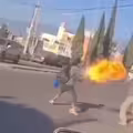 街頭快打旋風？兩男打架「火球狂發」　驚人身份曝光