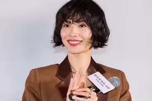首爾訪問／二度獲全球第一美！NANA狼狽打怪仍漂亮 李敏鎬也忍不住笑虧