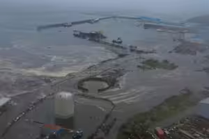 影／73年來最強震「海嘯淹沒港口」　空拍畫面曝