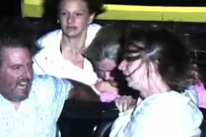 時速高達120公里！雲霄飛車安全帶鬆脫　夫妻「死命抓住女童」