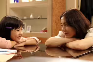 每週零用錢才300元「書包竟藏1萬」　女兒炫耀「我在學校賺錢」媽聽細節錯愕