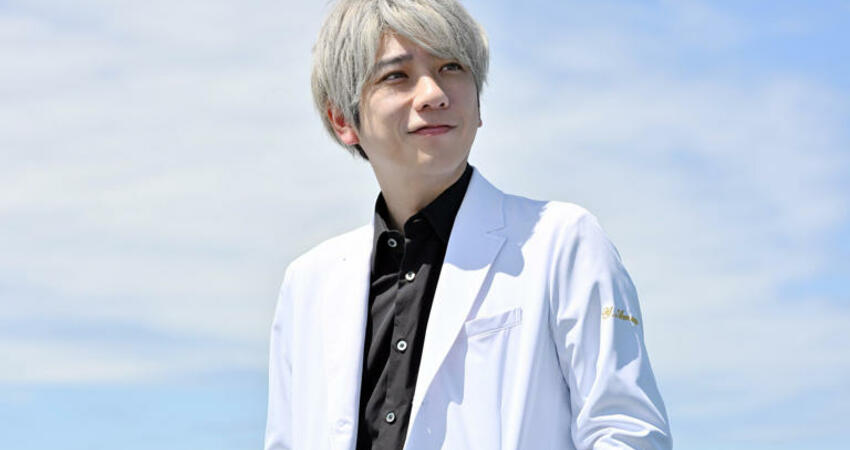 竹內涼真片場狂露點！來台穿著超清涼 二宮和也直呼：小籠包真美