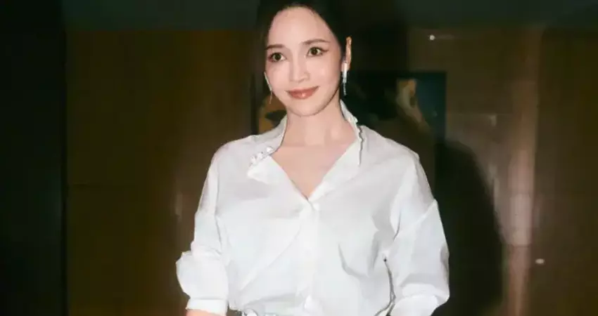 美照瘋傳！46歲侯佩岑臉蛋變形鼻子呈90度