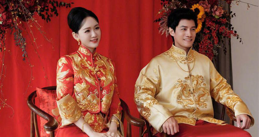 陳喬恩穿「中式禮服」拜別父母⋯還沒開口就哭了 低頭拭淚美照曝