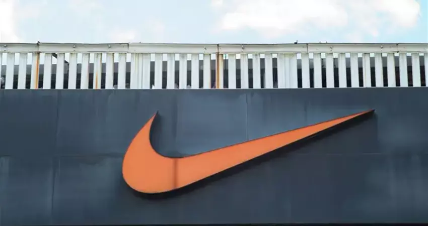 NIKE過氣了？他女兒穿倒勾被「穿這牌」同學笑 網直指：都老人在穿