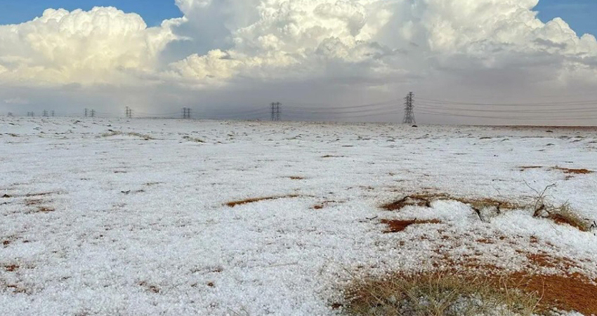 沙漠下雪了！沙烏地阿拉伯變「冰雪樂園」罕見奇景曝
