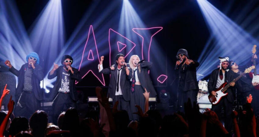 朴彩英、火星人合體MAMA！大跳洗腦《APT.》 播預錄舞台挨轟：把粉絲當什麼？
