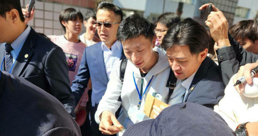 馬龍再展高人氣 粉絲奔陽明交大苦守4小時沒等到簽名