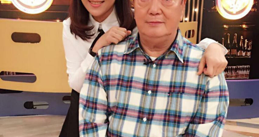 林照雄出殯 林姿佑折蓮花被淚揭「唯一訴求」！小亮哥兒子念經弔唁