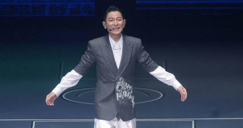 劉德華香港演唱會！台下一整排全超大咖 兩大玉女歌手破天荒合體
