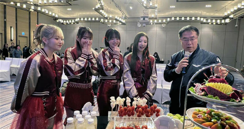 日新生代女團首度海外跨年演出 黃偉哲邀：多吃幾輪