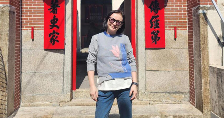 59歲曾華倩消失14年！曝近況重逢媽媽陳美鳳 祭祖凍齡美照閃閃動人