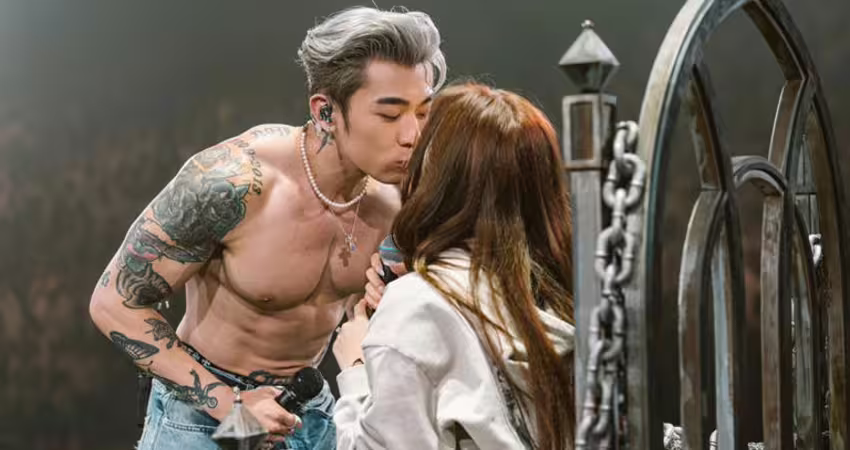 Tyson Yoshi替老婆Christy慶生 萬人面前親暱甜吻引暴動