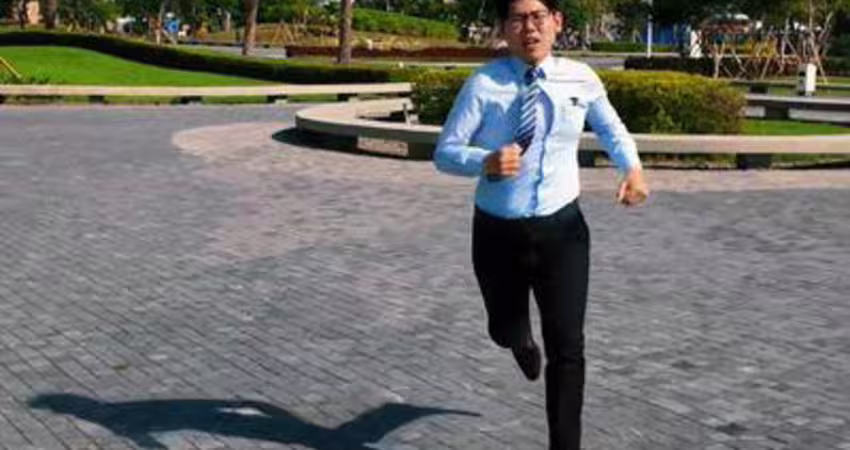 30秒一鏡到底拍2小時 爆紅房仲跑男自曝是I人