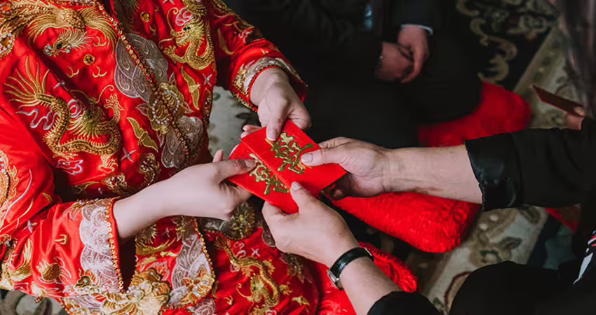 賓客誤認「婆婆是新娘」逆天顏值曝光　網驚：親家母情何以堪