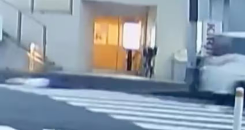 超扯意外！女子慘遭車「拖行數百公尺」