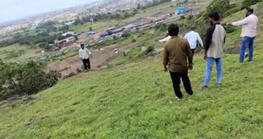 少年「沒錢繳iPhone分期」威脅跳崖　爸媽拉不住3人同墜亡
