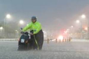 雨太大！ 高雄市緊急宣布今天全市停班停課