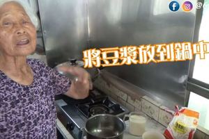 可愛阿嬤豆花教學！被問糖水材料她皺眉神回「就糖跟水啊」，揶揄孫女「憨囝仔」