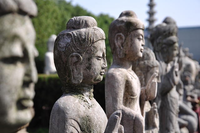 buddha-statues-1922373_640.jpg