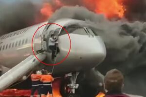 不要阻止我！副機師不願單獨逃生　拼命「爬回大火機艙」救人