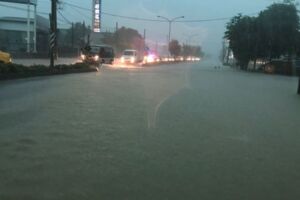 高雄暴雨市區道路多處淹水 韓國瑜︰水退得比以前快