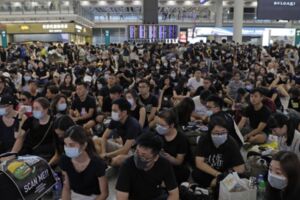 【Live】香港反送中深水埗港島東遊行 福建幫揚言「以暴制亂」引關注