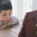 小孩過度使用電子產品有什麼危害？