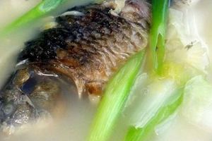 魚湯怎麼熬最鮮美？10分鐘教你熬一碗濃郁營養的鯽魚湯，快來收藏