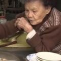 90歲米粉湯阿嬤「駝背養8個孩子」！「4萬辛苦錢」卻遭竊一空，沒想到「小偷的身份」竟然是··