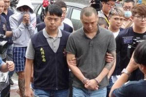 「咻，砰！」天道盟角頭綽號「神經仔」賣毛巾要價15000，如有店家不從深夜就到店家放炮！！