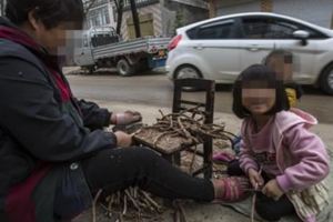 5歲女兒喉嚨痛，送醫檢查後，媽媽扇嬸嬸耳光說：不該讓你帶孩子