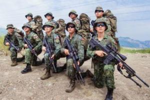 狙擊連首次參與山隘行軍強化負重耐力訓練